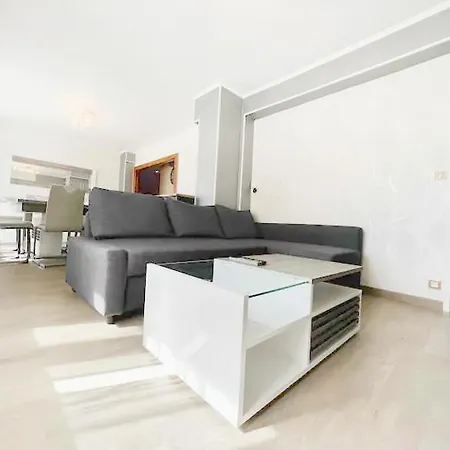 L'amicale : 80 M², 6 Prs, 3 Ch, Centre *