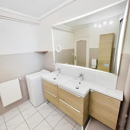 L'amicale : 80 M², 6 Prs, 3 Ch, Centre Apartamento Dijon